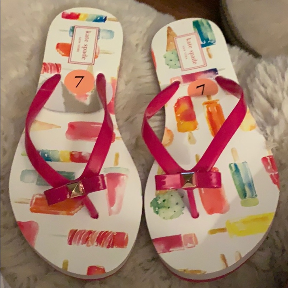 Kate Spade ♠️ pink flip flops ready for the beach